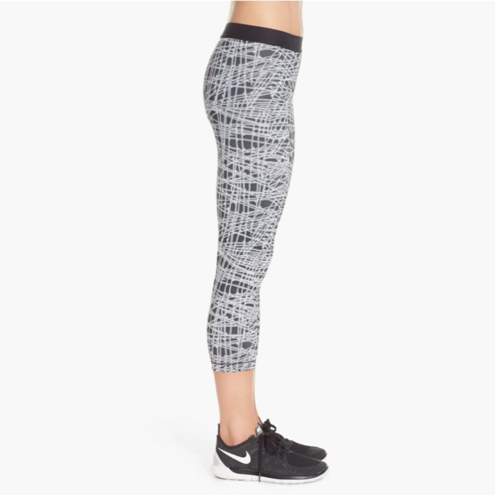 Nike Pro Cool Tracer Capris Womens Size XS Black White Training Leggings Workout - Picture 2 of 13